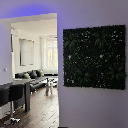 Newplace Luxury 아파트