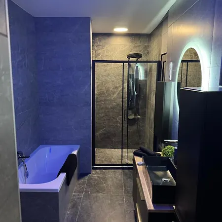 Newplace Luxury 아파트