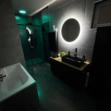 Newplace Luxury Apartament *