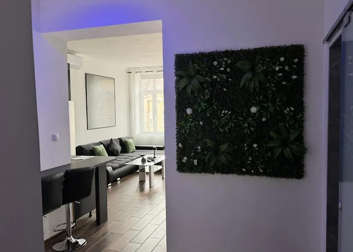 Newplace Luxury Apartment