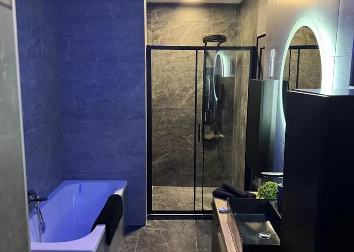 Newplace Luxury Apartment