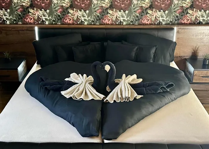 Newplace Luxury Apartment *