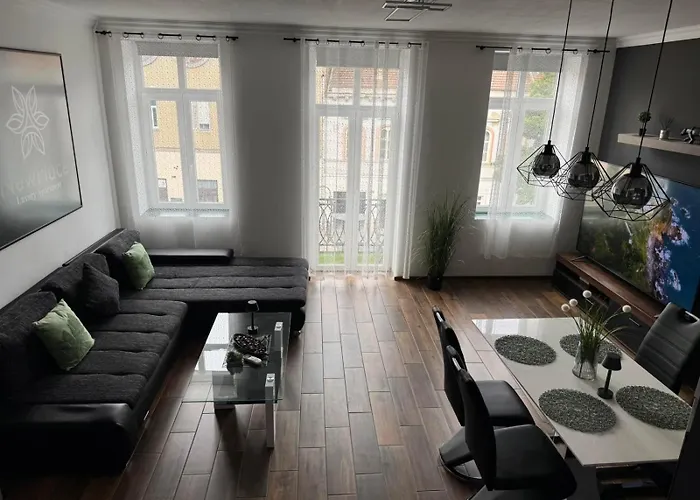 Newplace Luxury Apartment *