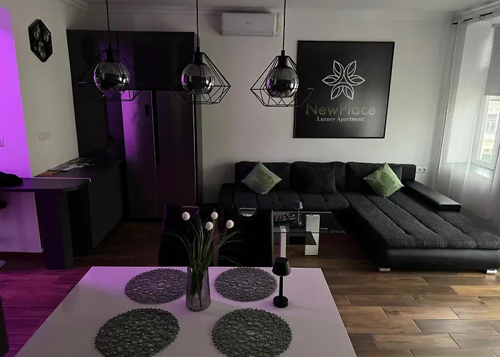 Newplace Luxury Apartment *